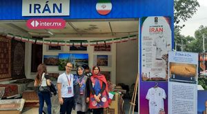 مکزیکی‌ها در صف غرفه ایران؛ از فرش و زعفران تا خرید پیراهن تیم ملی برای سفر به تیخوانا