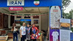 مکزیکی‌ها در صف غرفه ایران؛ از فرش و زعفران تا خرید پیراهن تیم ملی برای سفر به تیخوانا