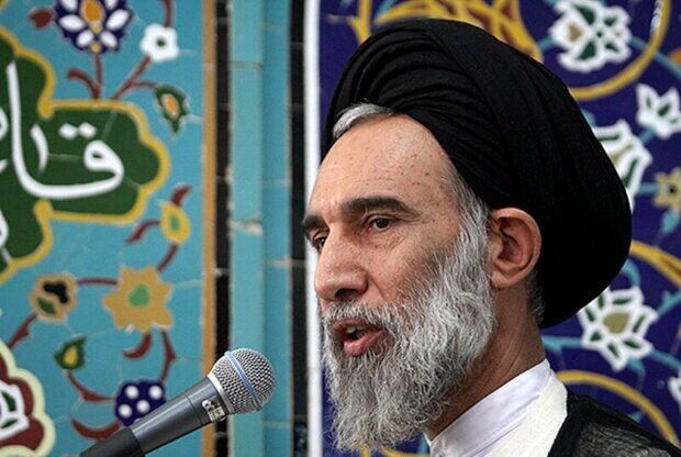 امام جمعه اصفهان: ایران امروز امنترین کشور جهان است
