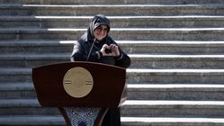 واکنش سخنگوی دولت به تصویر منتشر شده از وی در حال نشان دادن نماد قلب؛ یادگرفتم درستش را نشان دهم