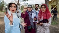 روزنامه کیهان: دست اندرکاران سریال سووشون با قراردادن صحنه های غیراخلاقی، کاری کردند که توقیف شان کنند و بعدا همین توقیف باعث تبلیغ شان شود و بیشتر بفروشند!