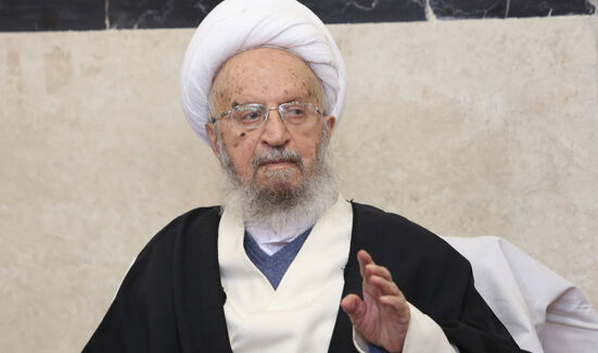 آیت الله مکارم شیرازی: خدمت به مردم و قدردانی عملی از صبر و مقاومت آنان، زمینه‌ساز افزایش همبستگی ملی و پیشرفت کشور خواهد بود