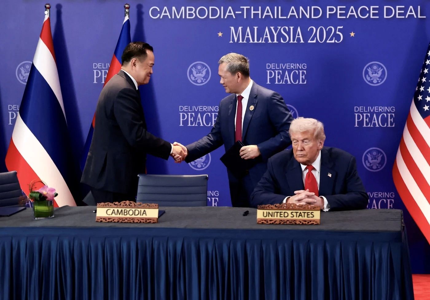 تایلند و کامبوج در حضور ترامپ، توافق آتش‌بس امضاء کردند