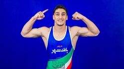 علیرضا محمدحسینی در کشتی فرنگی جوانان آسیا در ۹۰ ثانیه قهرمان شد