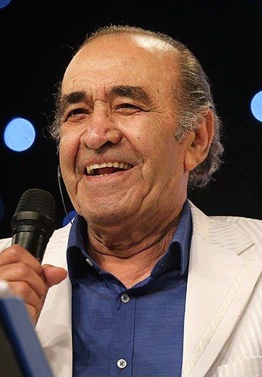 ویدئو | واکنش استاد ایرج خواجه امیری به نوازنده خیابانی