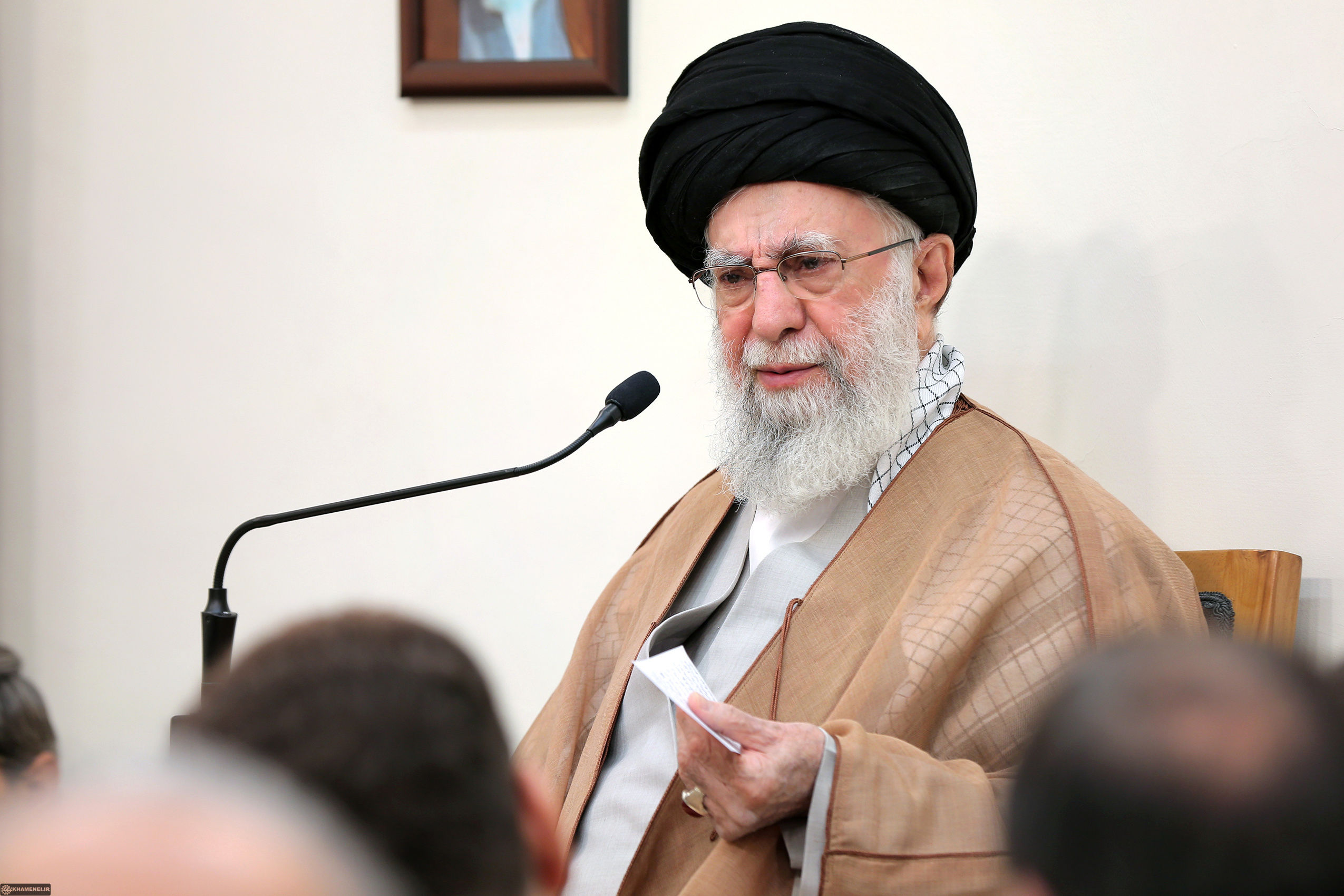 رهبر انقلاب: استانداران از فعالیتهای حاوی تعارض منافع پرهیز کنند/ سیستمی بودن فساد در جمهوری اسلامی دروغ است