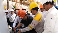 آغاز عملیات نصب و راه‌اندازی رآکتور اوره شرکت پتروشیمی هنگام با حضور شریعتمداری