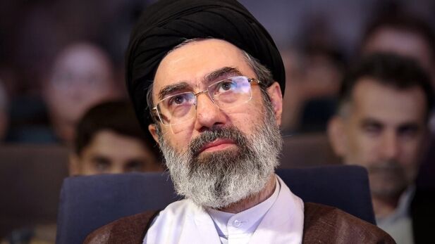 نامه رهبر انقلاب به دانشجویان: «با کار و ابتکار مضاعف بر قوّت و اقتدار ایران عزیز بیفزایید»