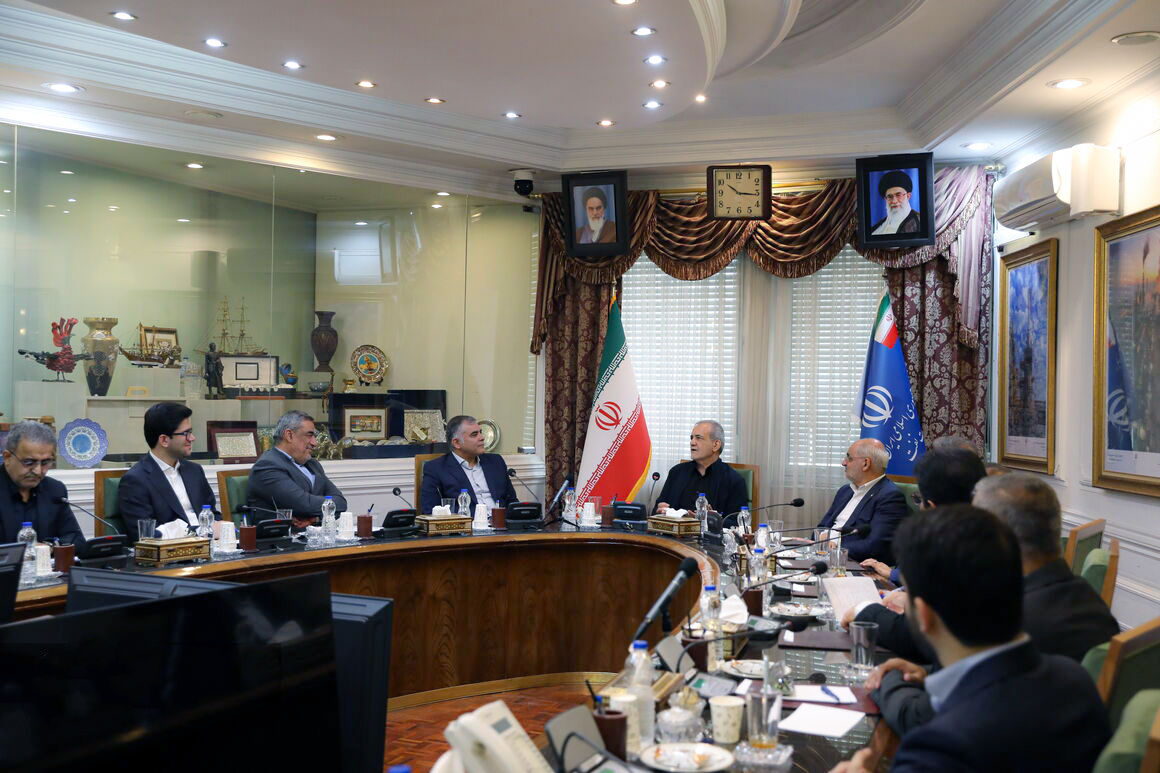 بازدید سرزده پزشکیان از وزارت نفت