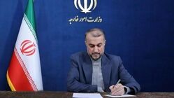 عکس | هدیه متفاوت امیرعبداللهیان به سردار حاجی زاده پس از حمله سپاه به اسرائیل