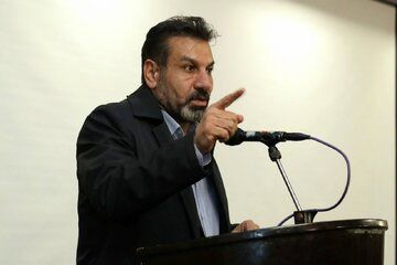 مومنی به شجاعی و لک حمله کرد؛ آبرو و حیثیتمان را که از سر راه نیاوردیم!
