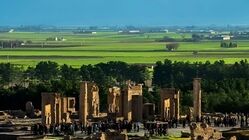 هشدار درباره حریم تخت‌جمشید؛ «یک تغییر ضابطه، مسیر سوداگری زمین را هموار کرد»
