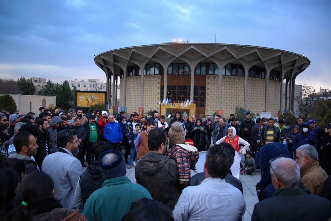 تئاتر که مدیر لازم ندارد!