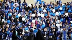 عکس | درخواست زیبای بانوان هوادار استقلالی از بازیکنان این تیم
