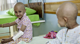 با روند فعلی آینده کودکان مبتلا به سرطان از حق درمان محروم خواهند شد