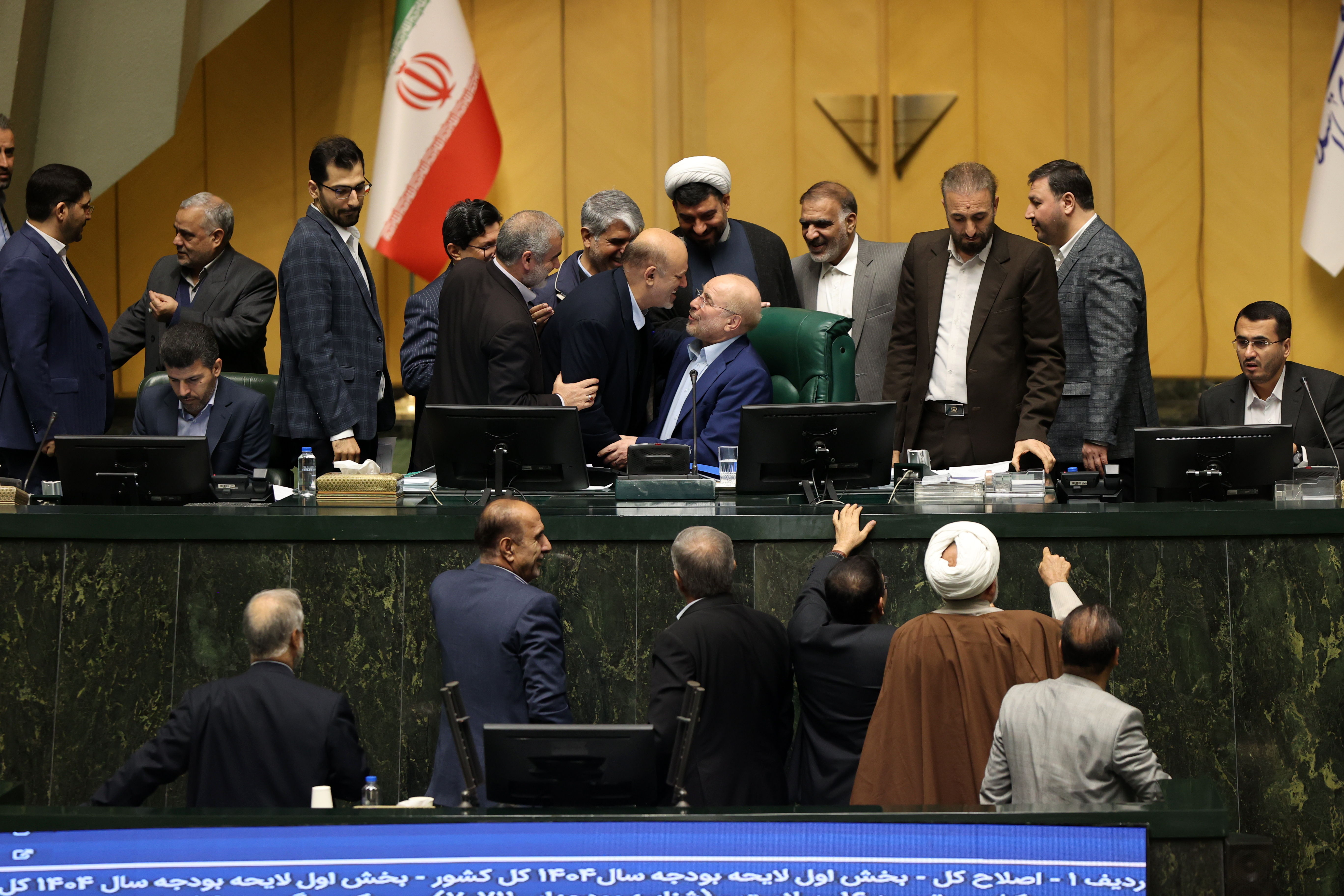 تنش در مجلس/ قالیباف خطاب به منادی سپیدان: فقط دنبال این هستی که کلیپ پر کنی بدهی بیرون و بگویی من دلسوزم و بقیه نیستند