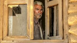 مردم این بازیگر را روی دست بلند کردند