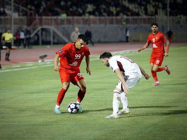 تراکتور در روزهای دور از خانه یک تقویم فشرده دارد