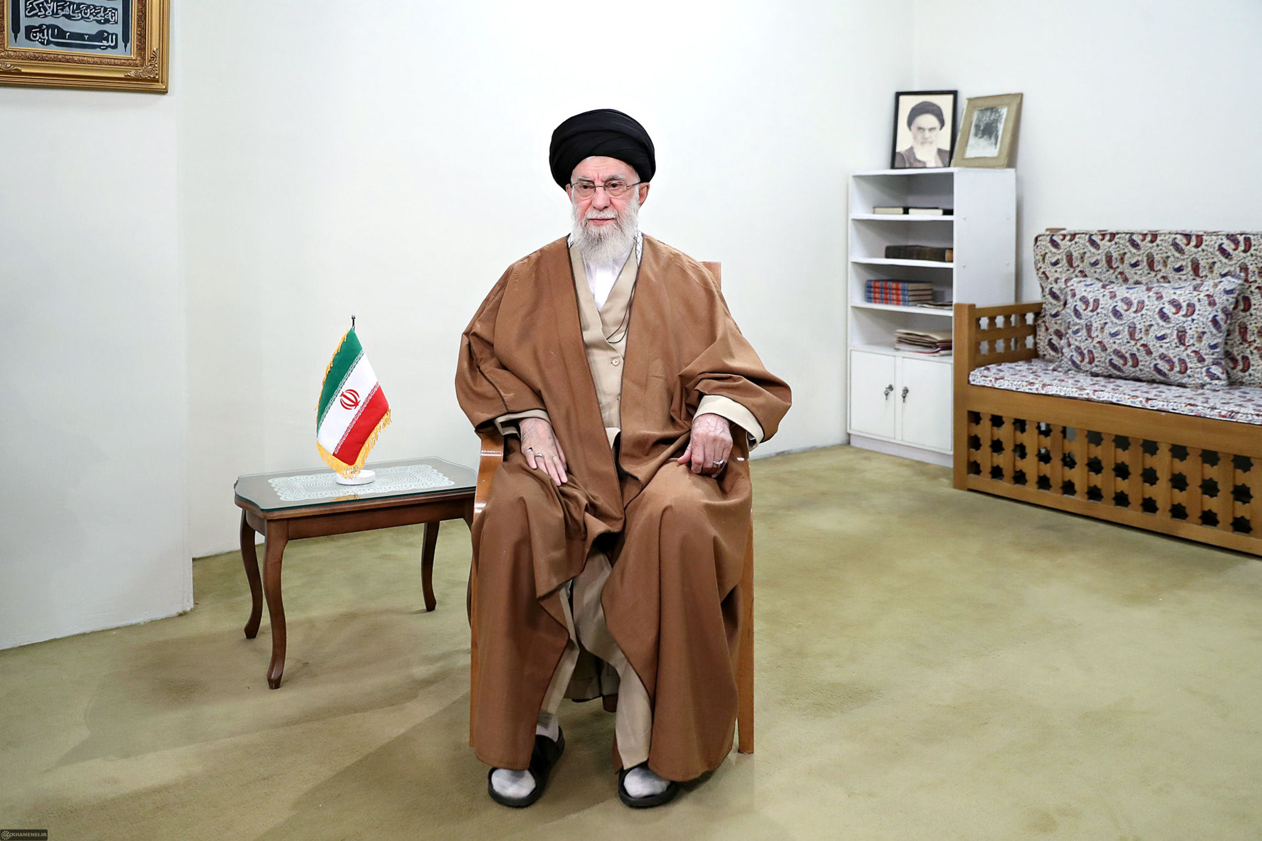 رهبر انقلاب سال ۱۴۰۴ را سال «سرمایه گذاری برای تولید» نام گذاری کردند