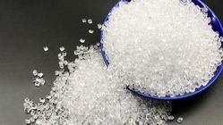 پلی کربنات چیست؟ ویژگی‌ها، کاربردها و راهنمای خرید این ماده شفاف و مقاوم مهندسی